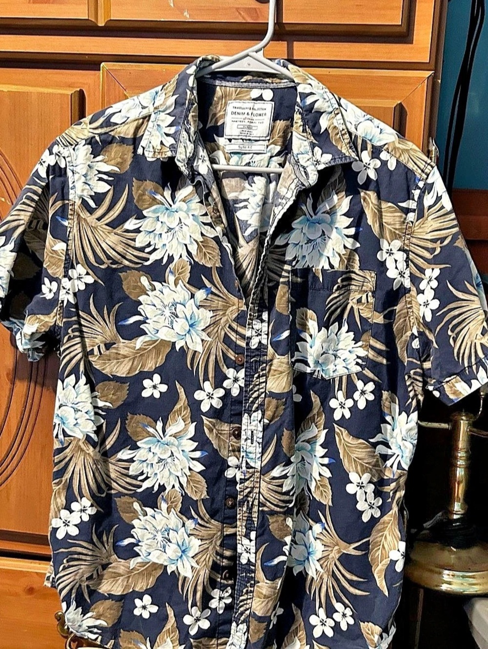 Travelers Collection Denim & Flower Hawaiian Floral Button Up Shirt X